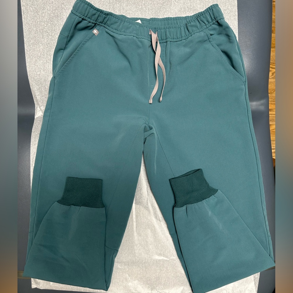 Figs men’s Tansen pants. Hydrogreen. Small Short